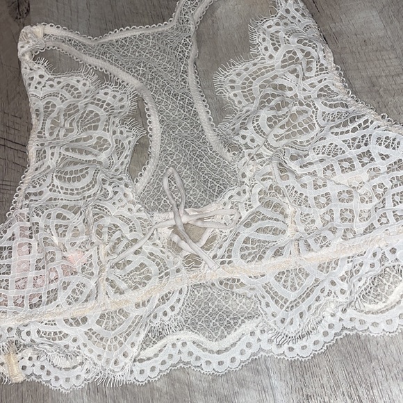 NWT Off white lace bralette - Picture 2 of 4